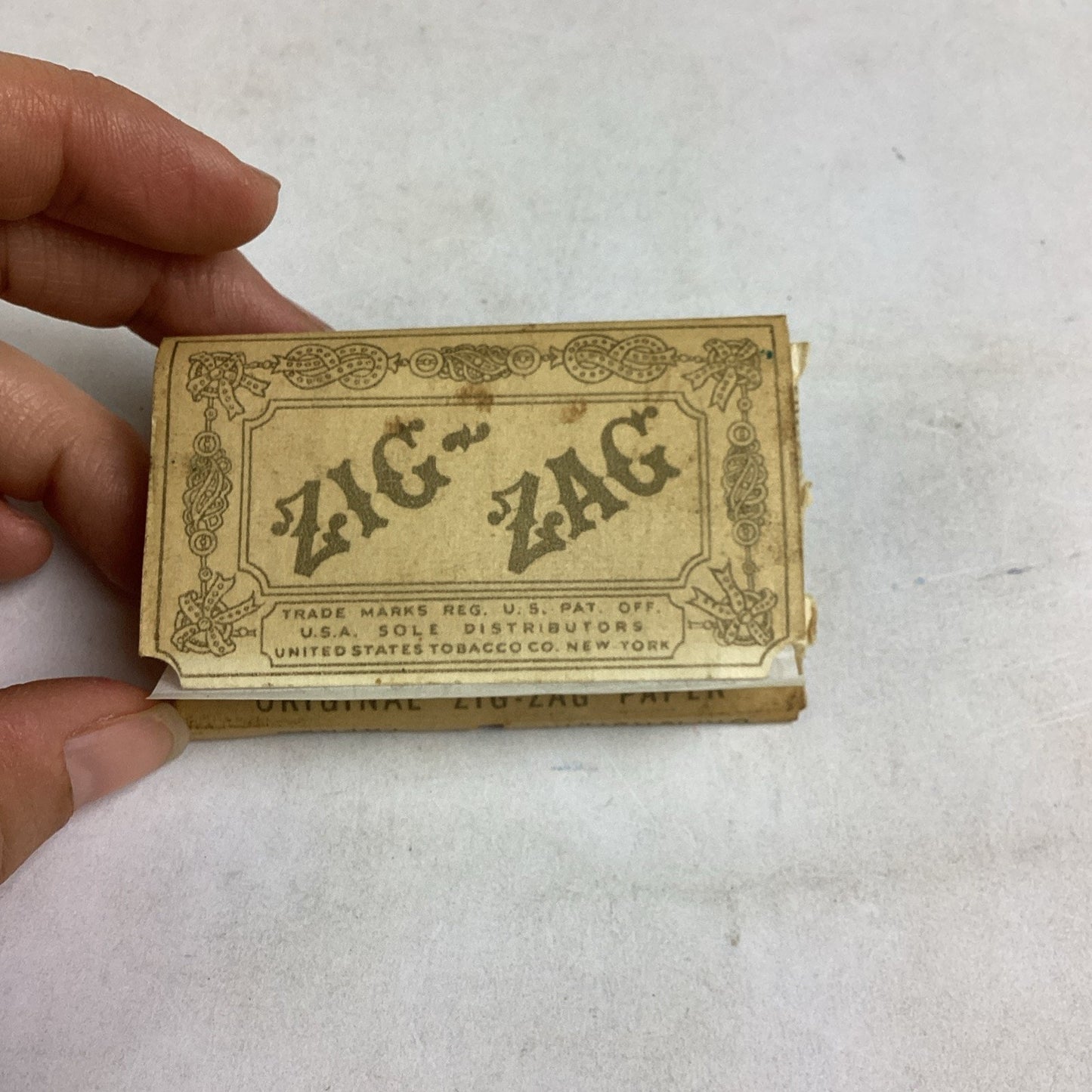 VTG EPAC Cigarette Rolling Device W/ Manual & Braunstein Freres Cigarette Paper