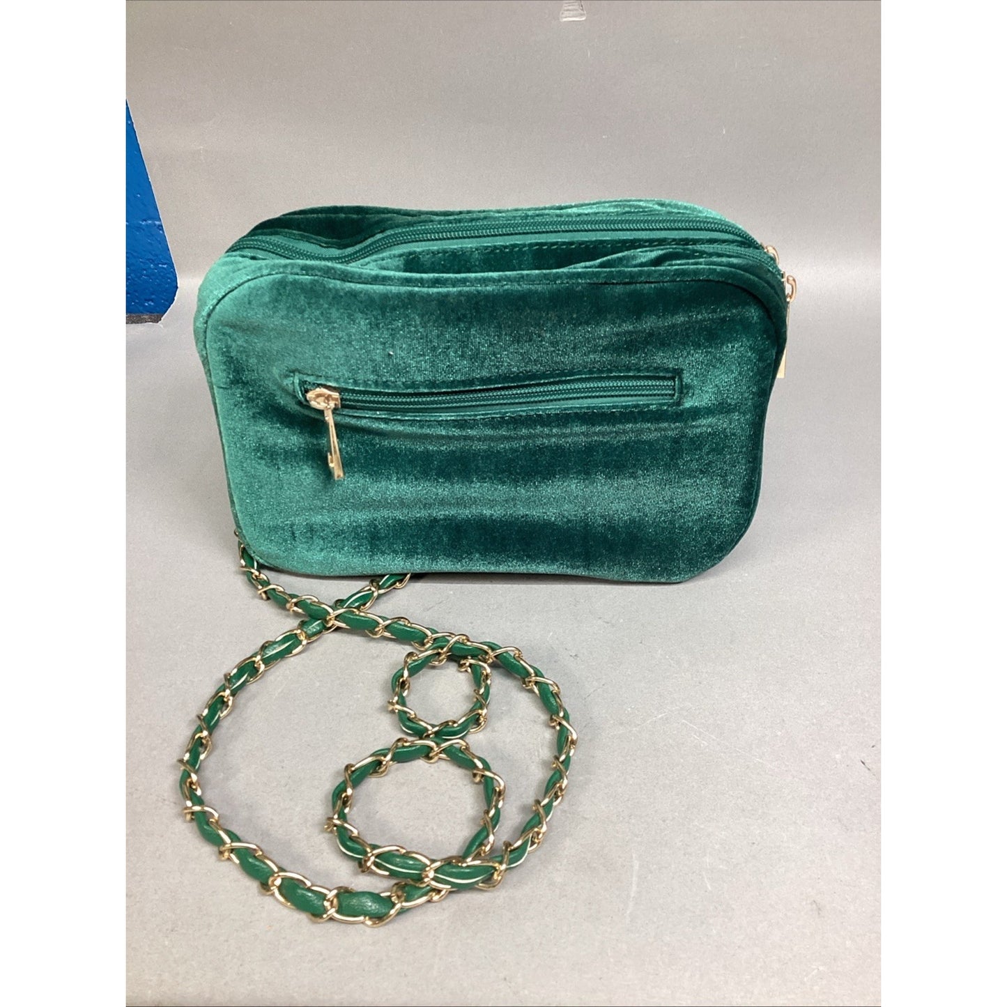 IMOSHION USA Green Velvet Crossbody Bag W/ Chain