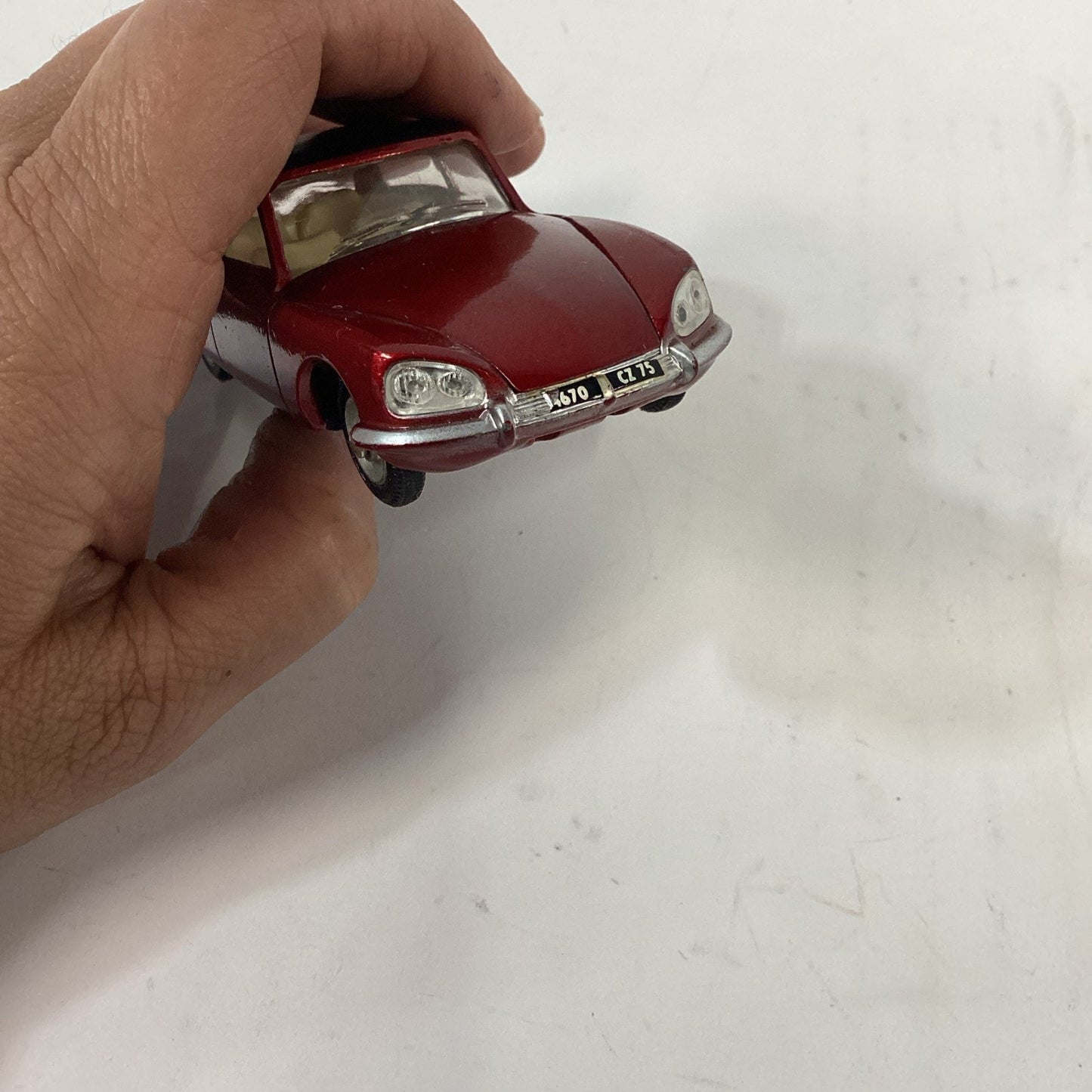 Dinky Toys CITROEN DS 23 1:43 Red/Black - Meccano - France - Made In Spain