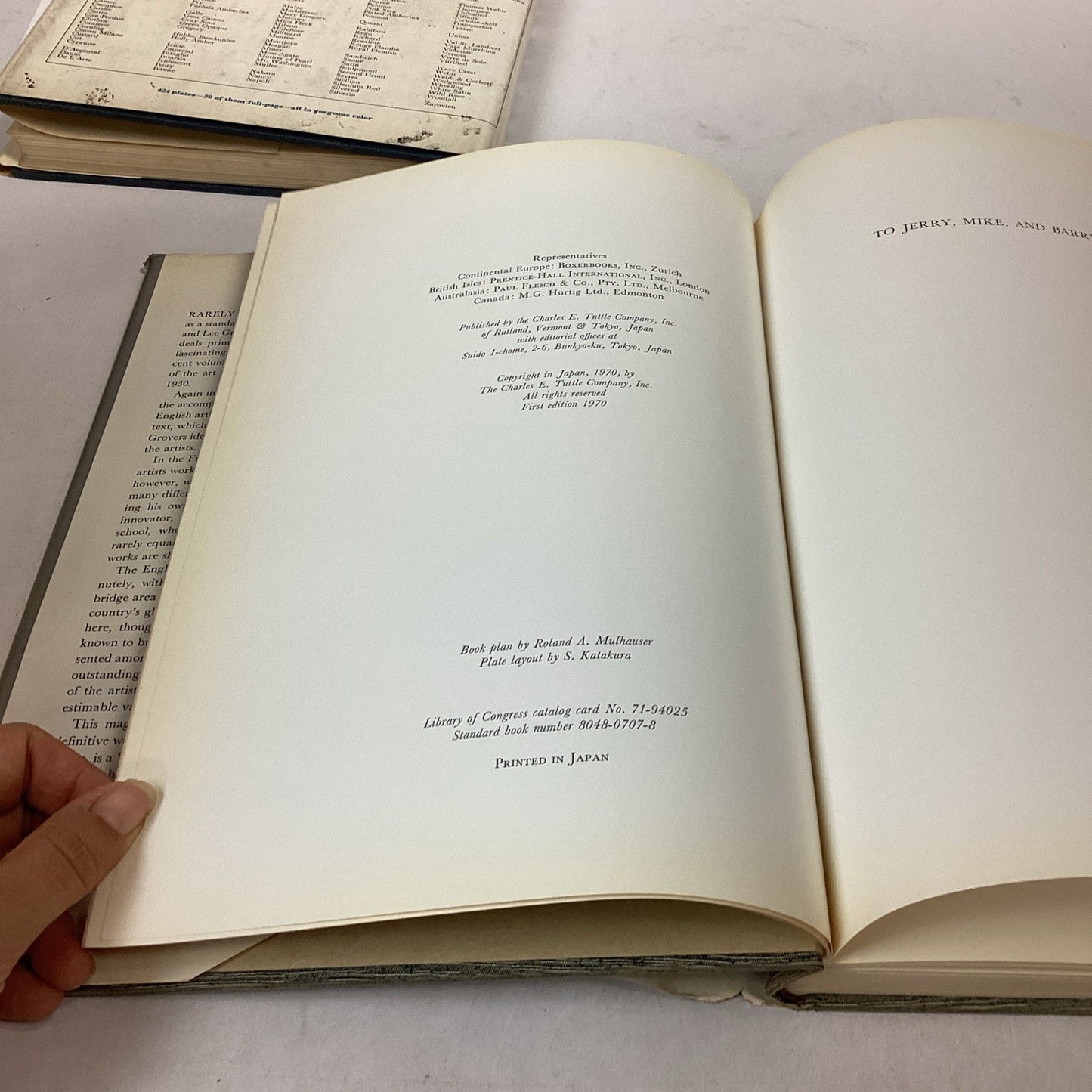 Art Glass Nouveau And Carved & Decorated European Art Glass Hardcover Books
