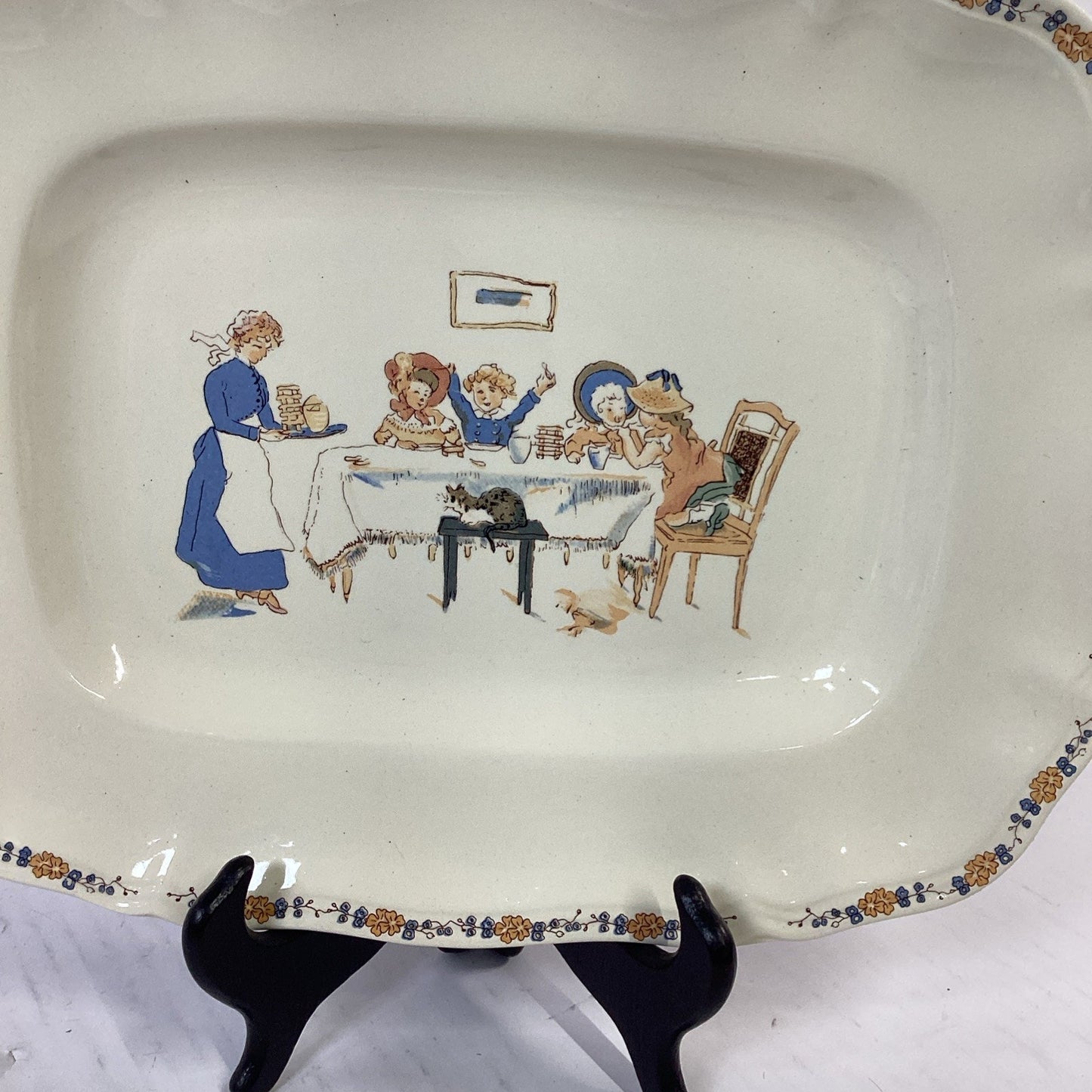 Sarreguemines serving platter from the "Les Enfants Richard" collection - France