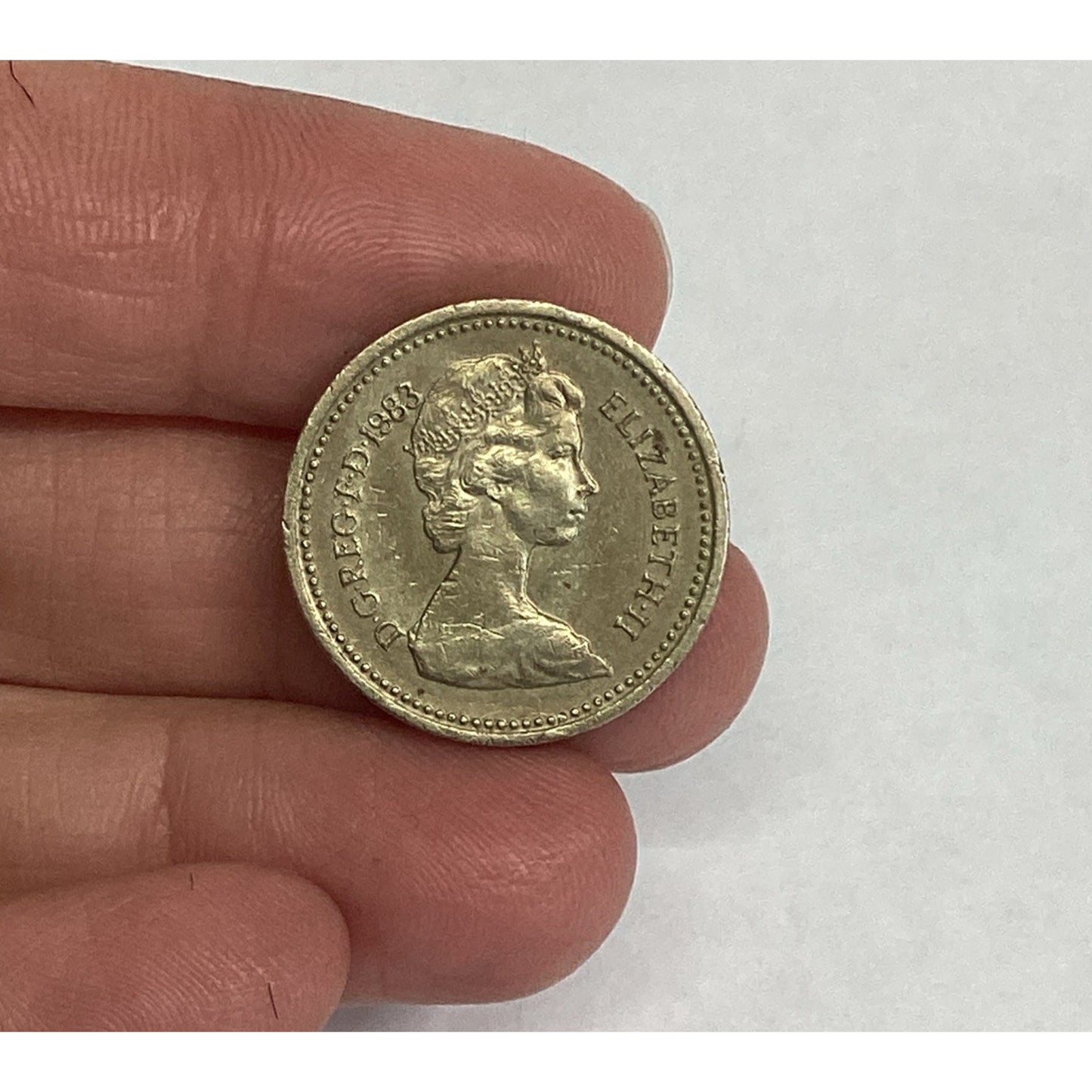 1983 1 Pound Coin Queen Elizabeth II Royal Arms DECUS ET TUTAMEN