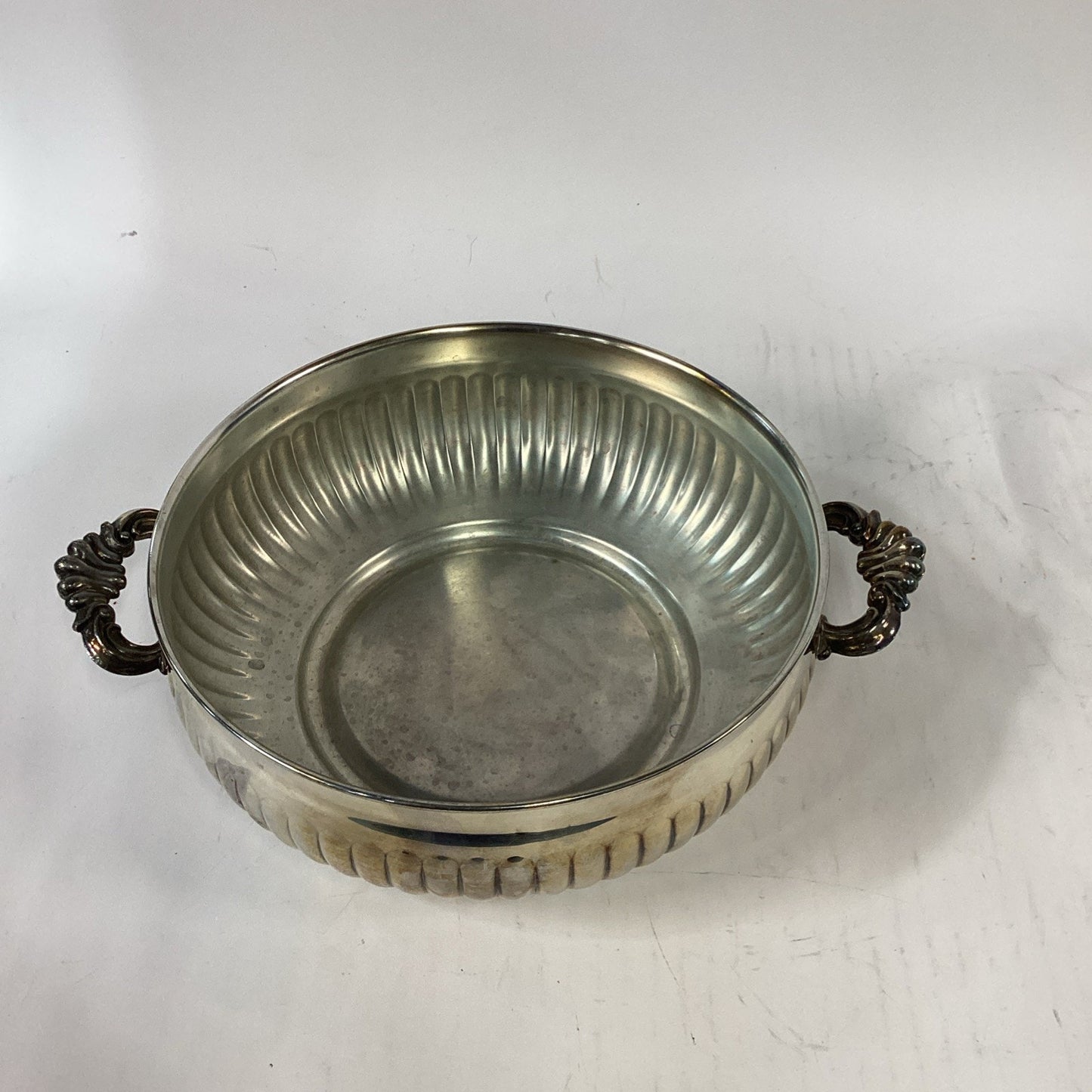 Kent Silversmiths Silverplate Covered Casserole with 2 Qt Glass Pyrex Insert