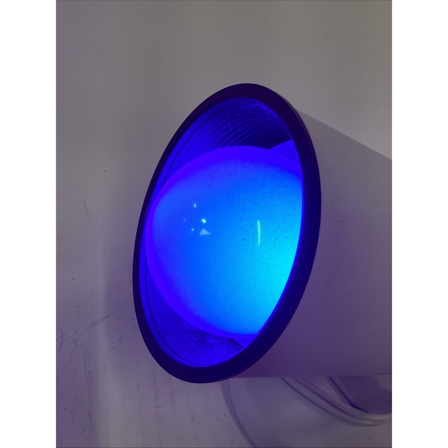 Portable Luminaire Lamp Spotlight With Red/White/Blue Lightbulb