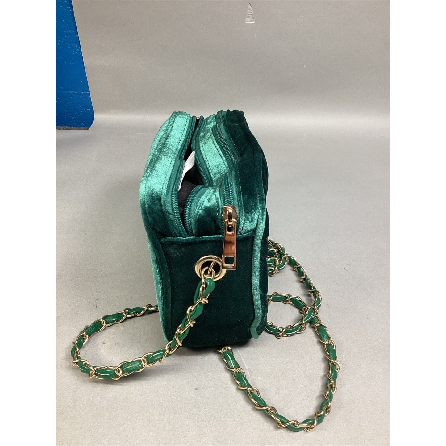 IMOSHION USA Green Velvet Crossbody Bag W/ Chain
