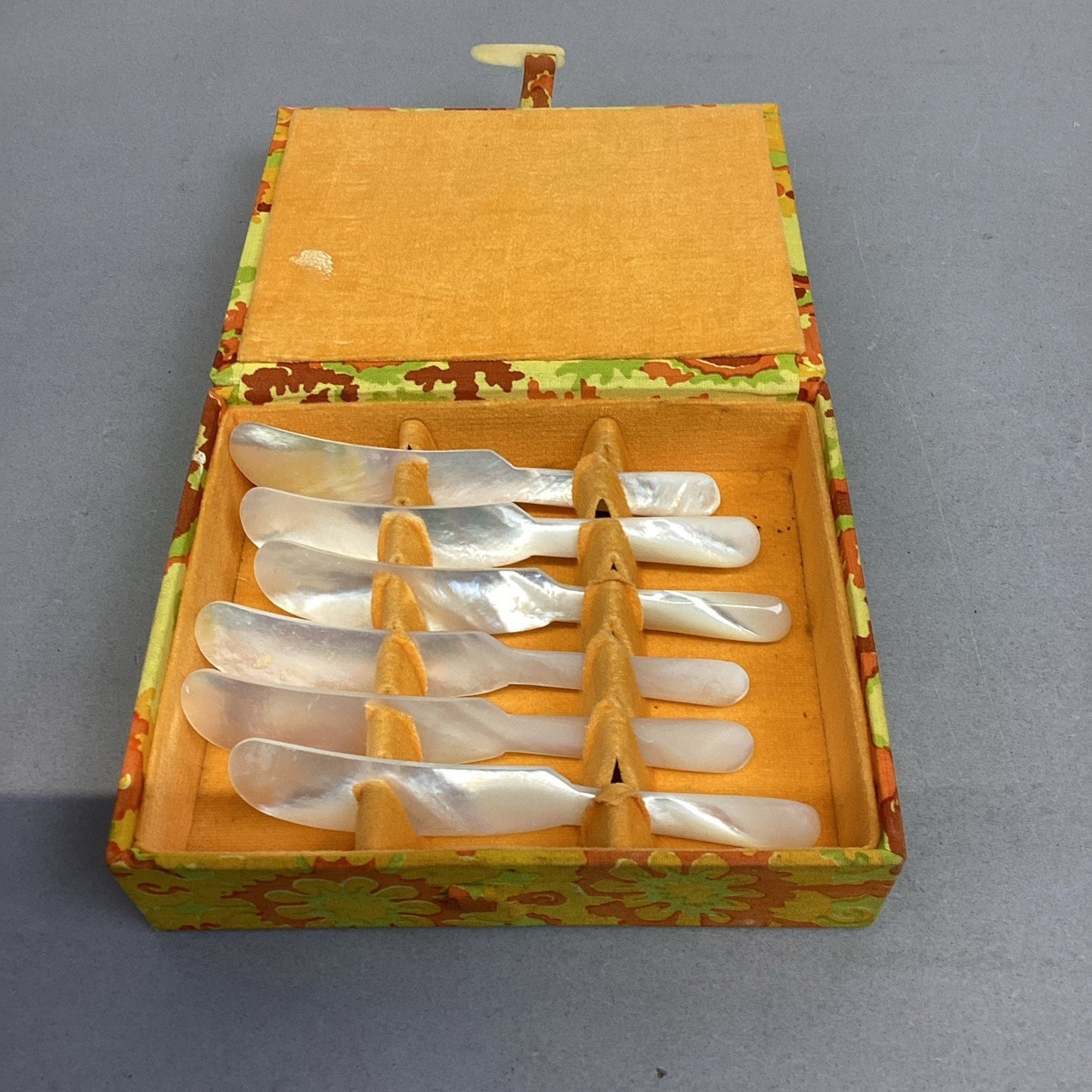 Mother of Pearl CAVIAR Knife Spreader Set of 6 in Original Storage Box