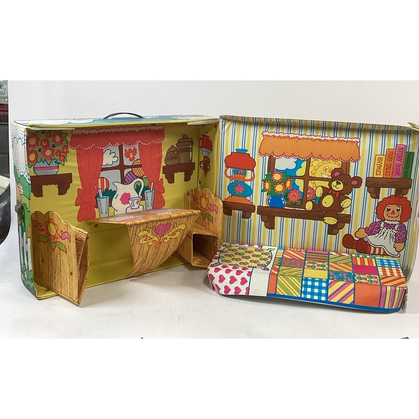Vintage 1974 NOS Raggedy Ann’s Play Cottage Vinyl Pop Out Case Damaged Exterior