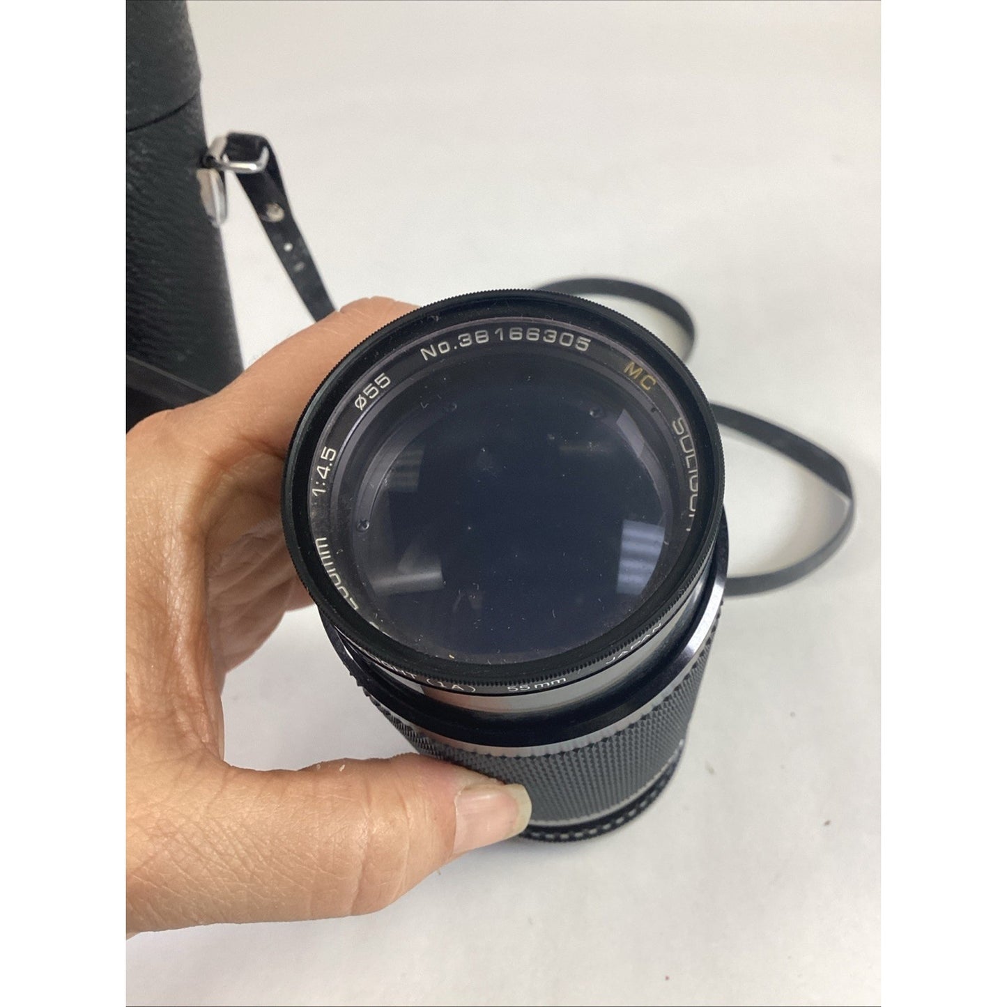 Soligor 80-200mm Zoom + Macro - #38166305 W/ Case & 2 Lens Covers