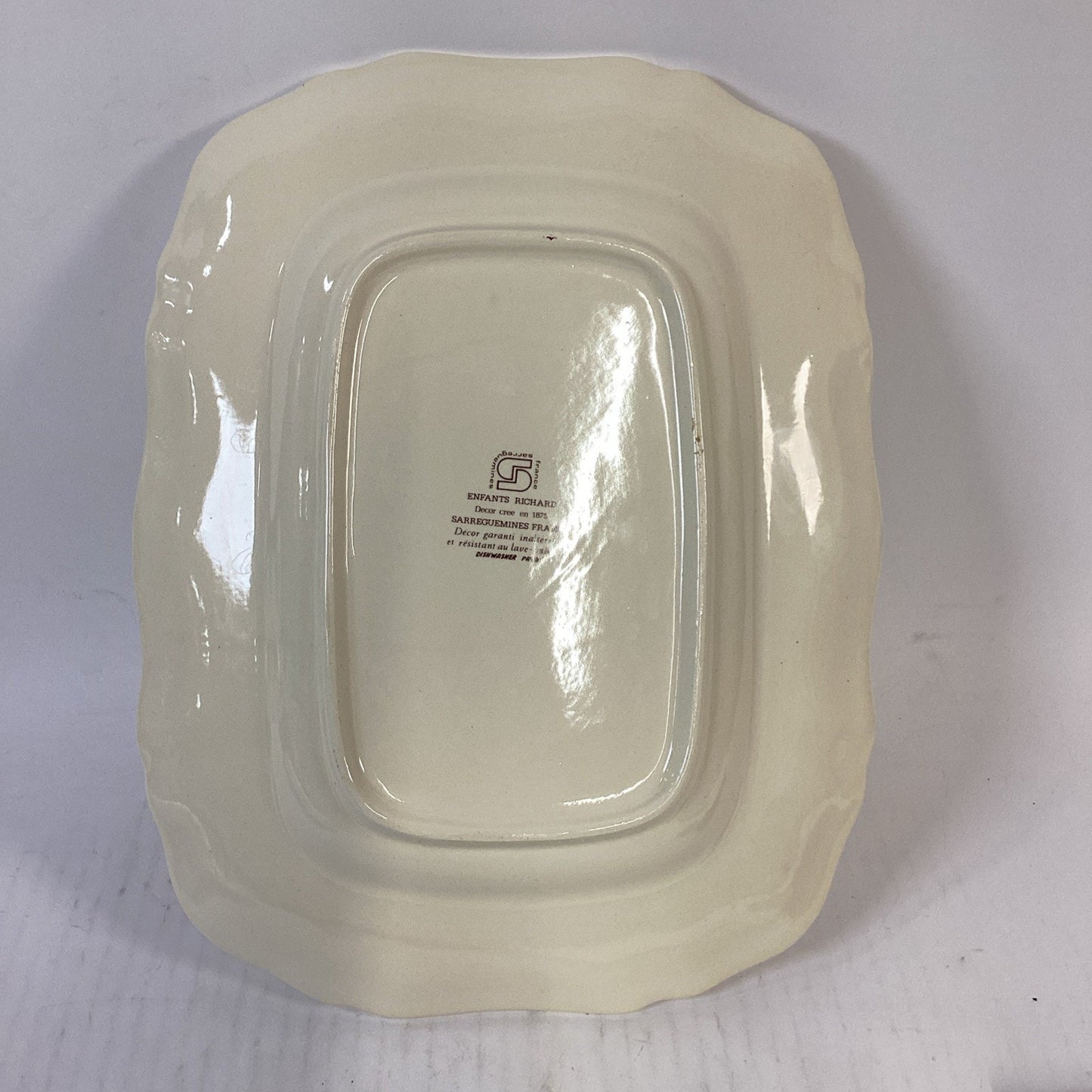 Sarreguemines serving platter from the "Les Enfants Richard" collection - France