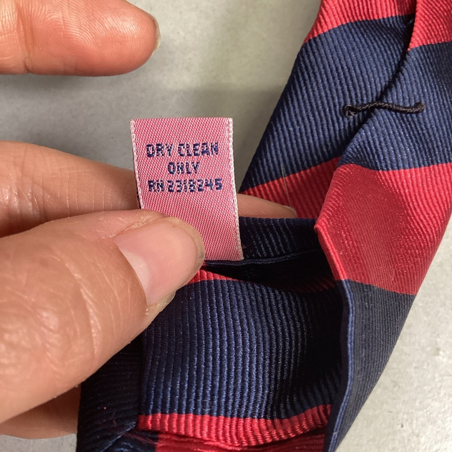 Martha’s Vineyard - Vineyard Vines Men's 100% Silk Red Blue Striped Neck Tie