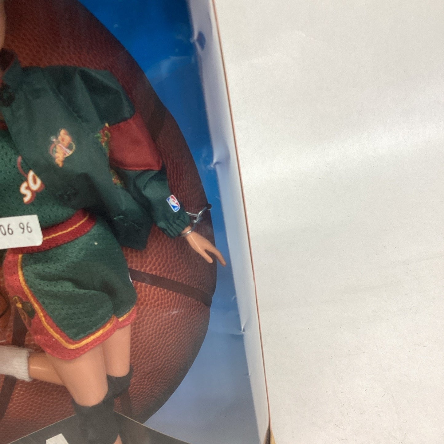 Barbie Doll Seattle Sonics Basketball 1998 Mattel # 20718 NOS NBA Team Uniform