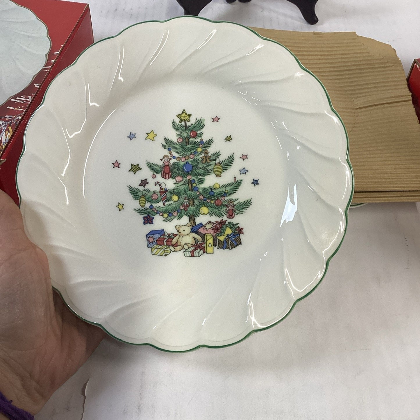 Set Of 8 Nikko Happy Holidays Salad/Dessert Plates Christmas 7 7/8" Green Trim