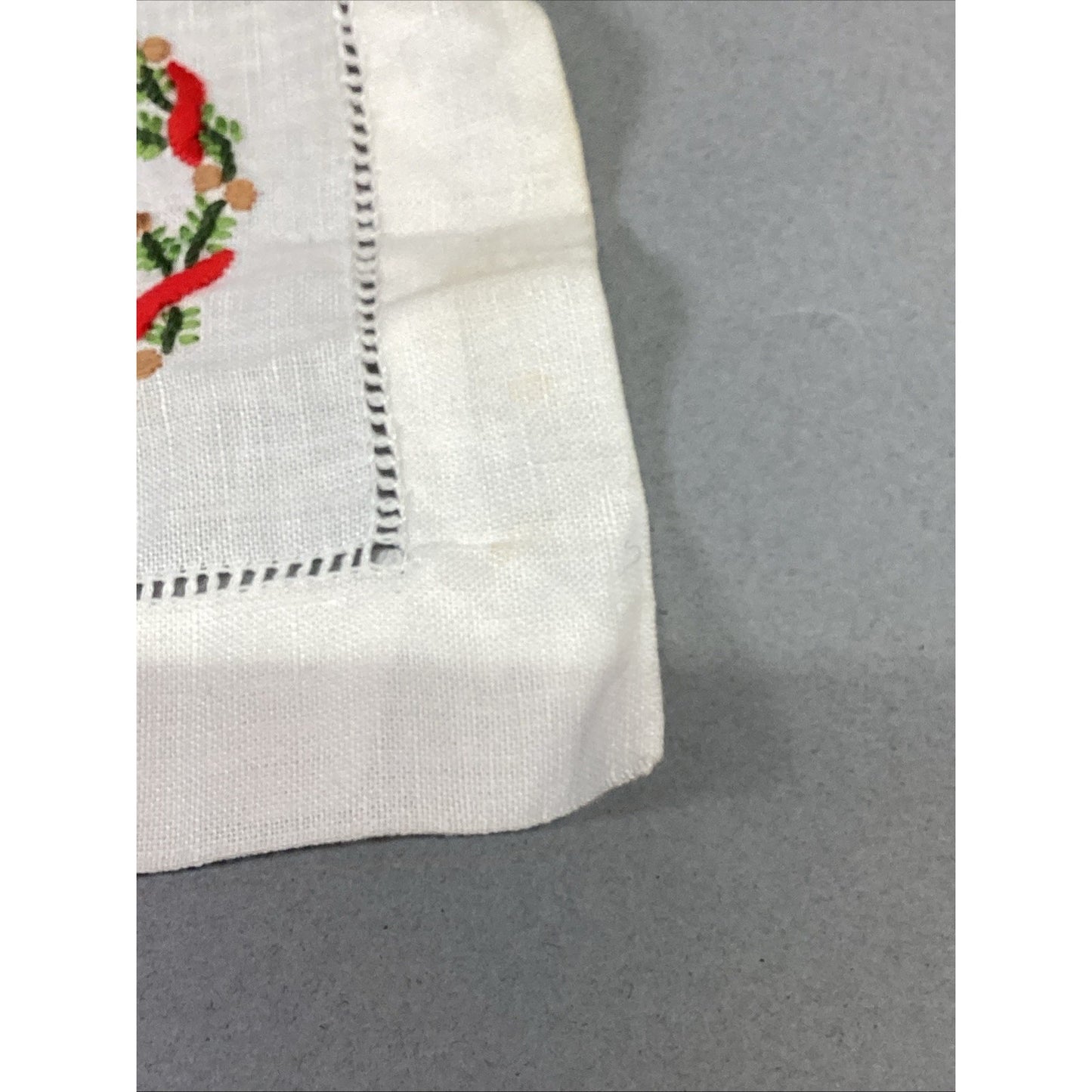 Vintage Embroidered Christmas Wreath Pocket Square Handkerchief- 5.75x5.5”