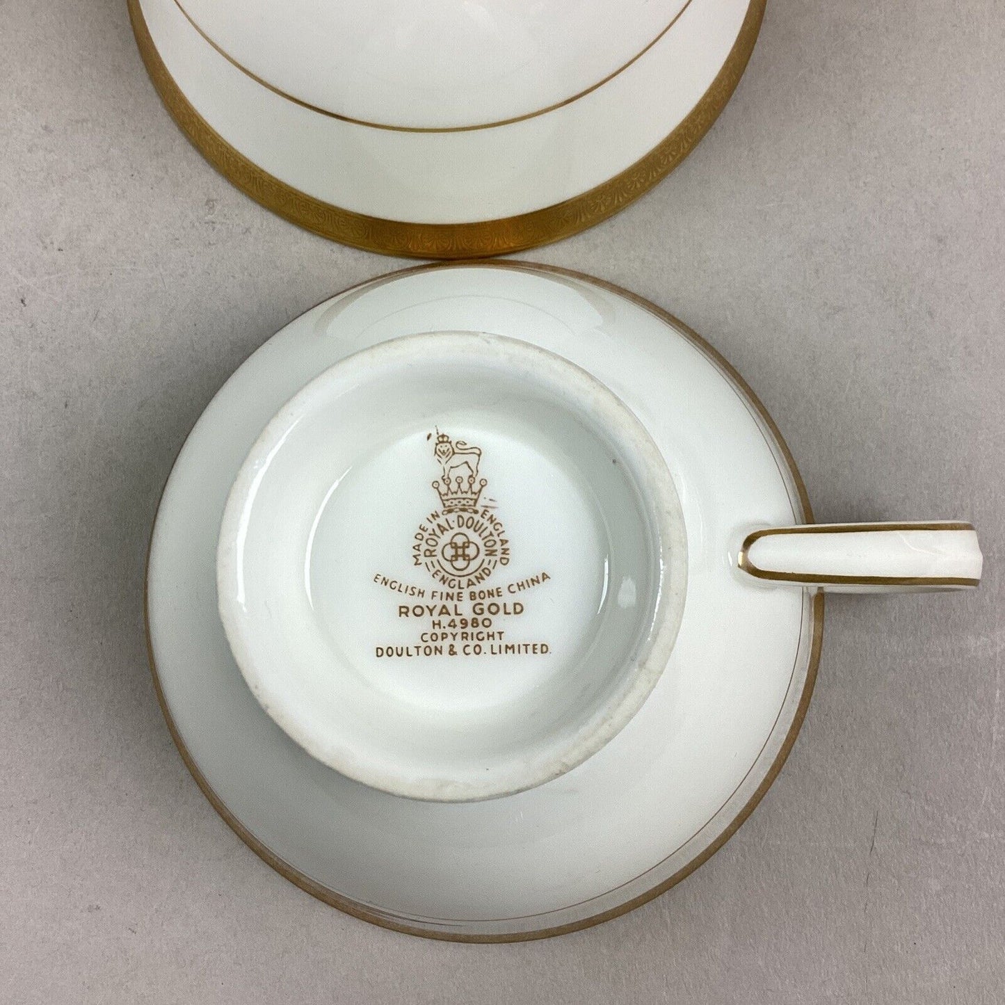 Vintage Royal Doulton Royal Gold Fine Bone China - Set of 8