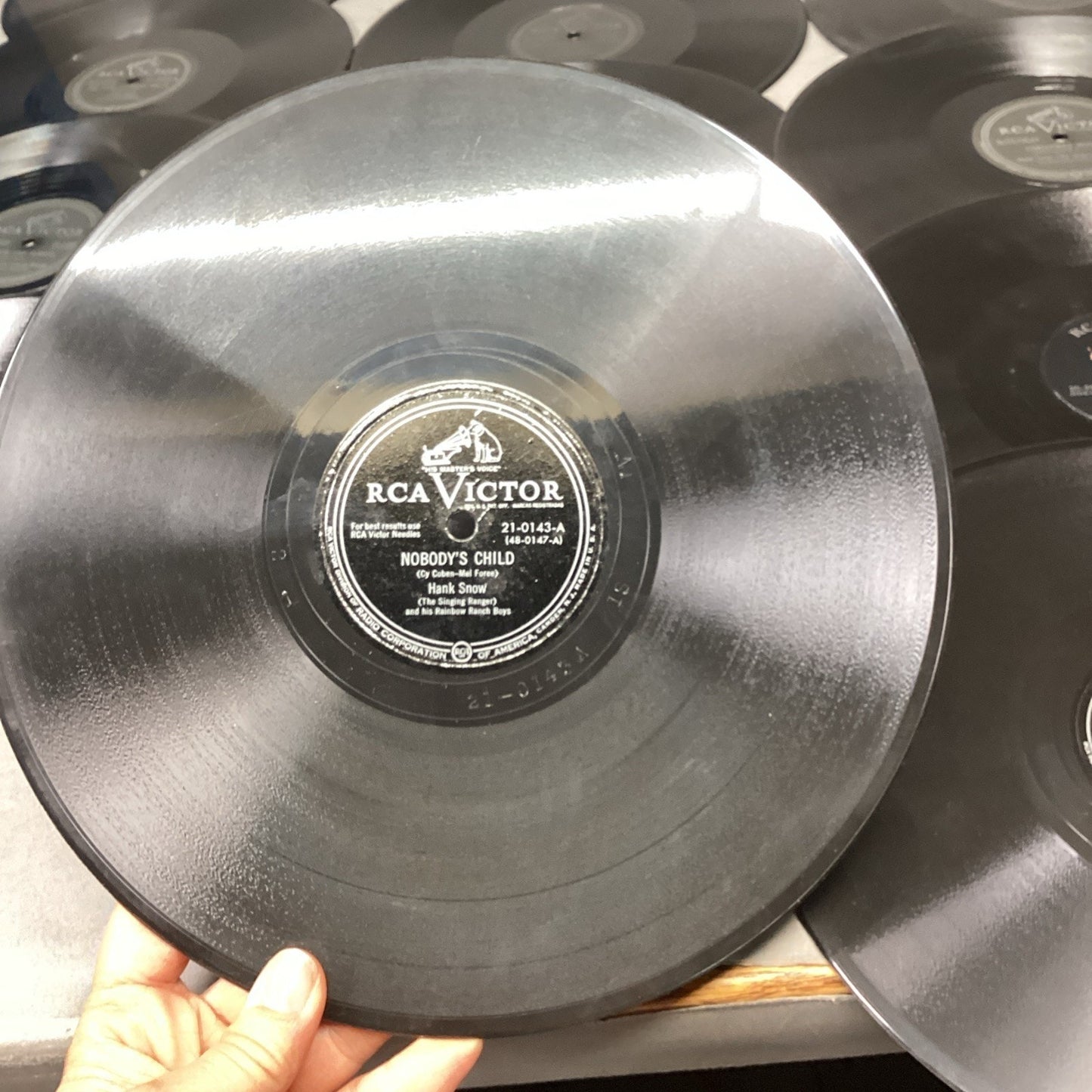 Lot Of Of 15 Hank Snow The Singing Ranger 10” Records In Record Holder