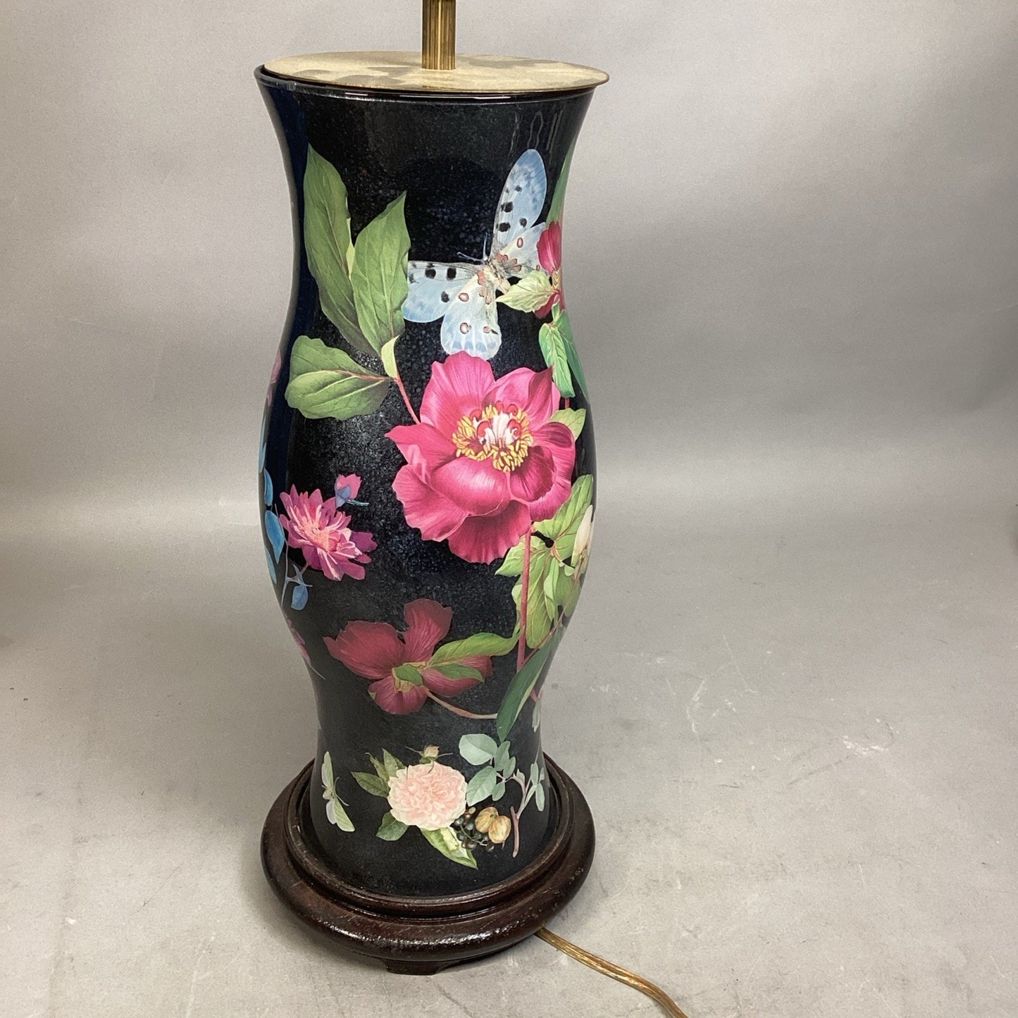 Vintage 29.5” Table Lamp With Flowers And Butterflies