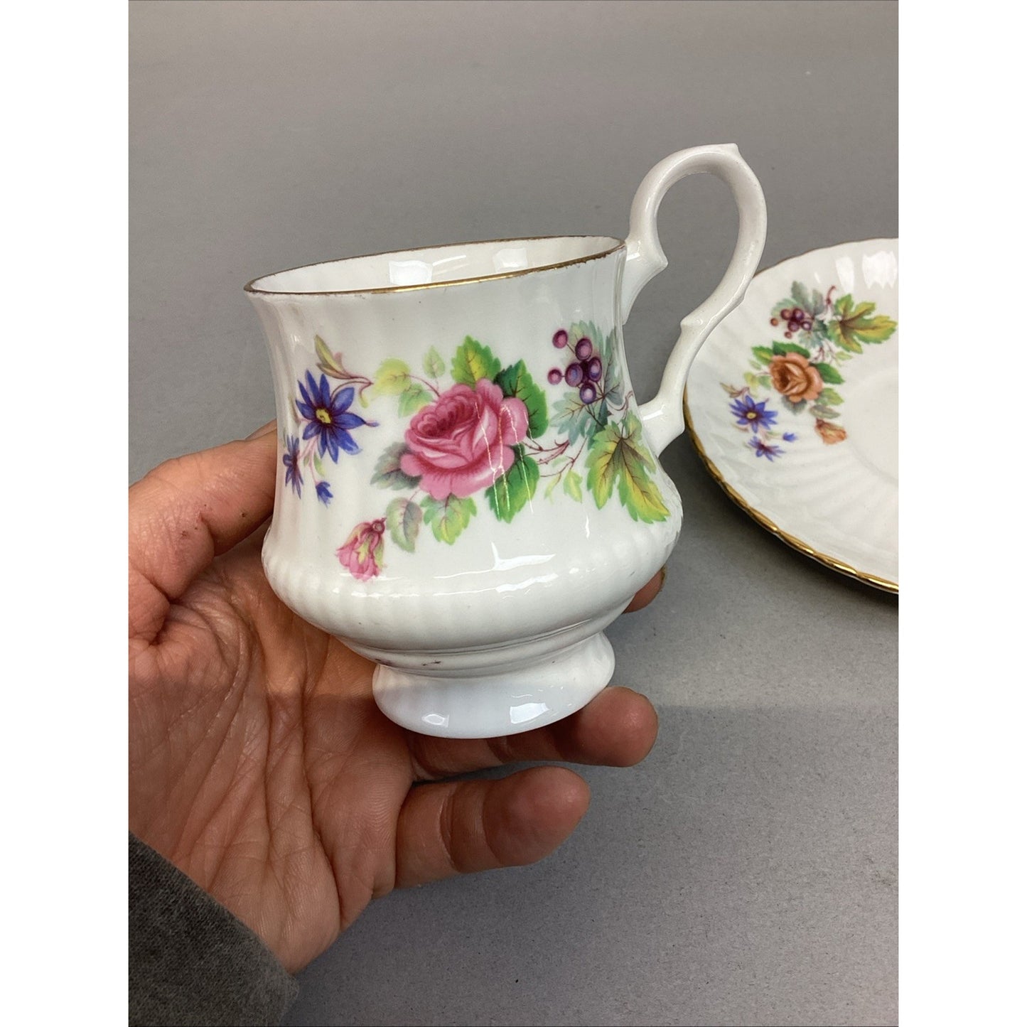 Vintage Royal Windsor Bone China Set Of 2 Floral Teacups And 4 Saucers - England