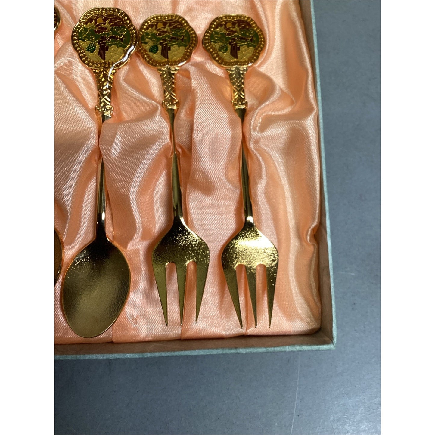 Set Of 4 - Korean - Souvenir Golden Spoons And Forks In Original Box