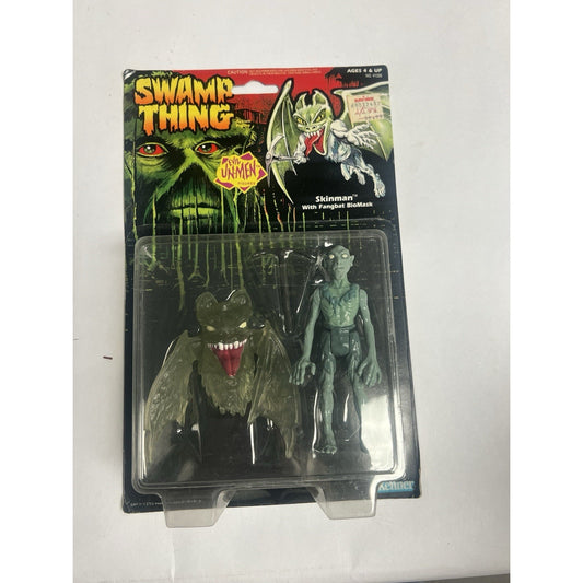 VINTAGE 1990 SWAMP THING ACTION FIGURE ON CARD HORROR SKINMAN & FANGBAT BIOMASK