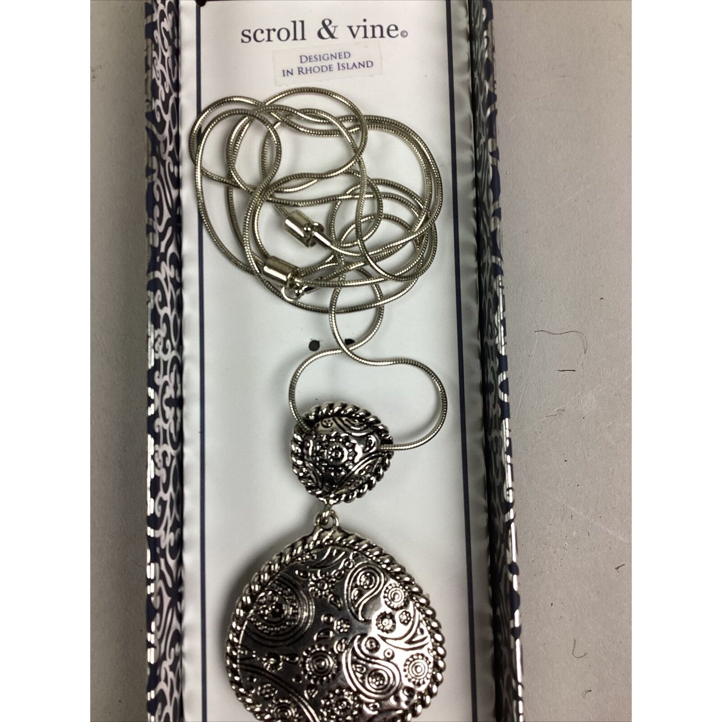 Scroll & Vine Adjustable 38” Reversible Jewelry Necklace w/ Original Box