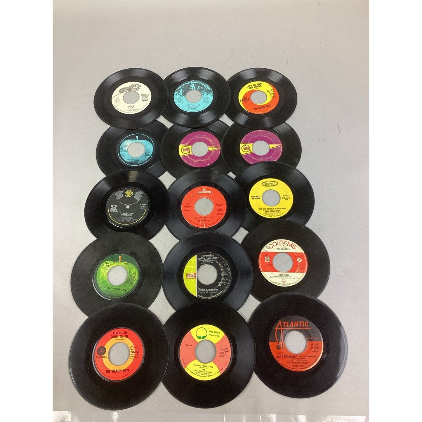 Lot Of 15 - 45 RPM - Beach Boys, Queen, Monkeys, Rod Stewart, Genesis, Ringo S