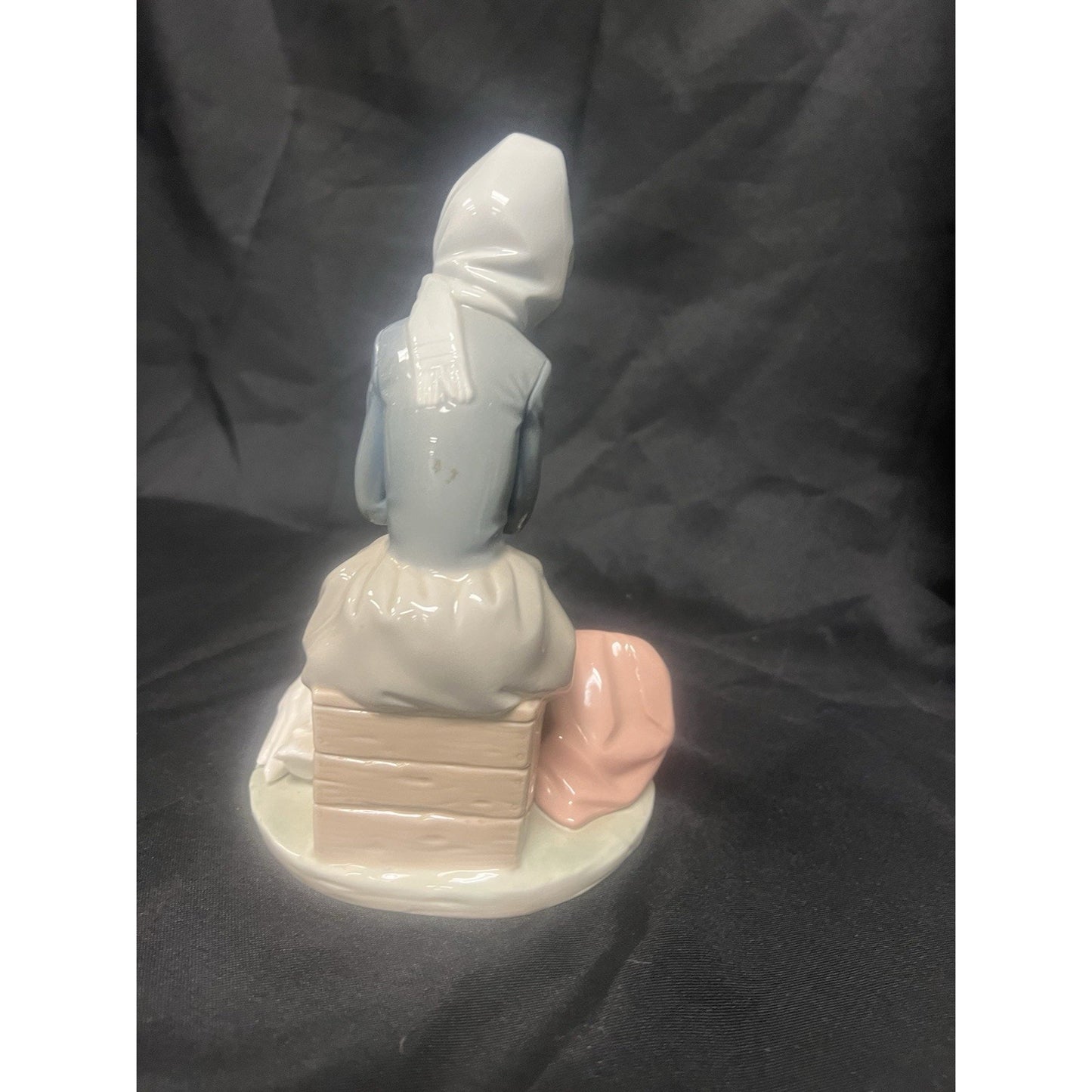 Lladró Porcelain Figurine Girl with Ducks Glossy Blue Gray White Pink Spain