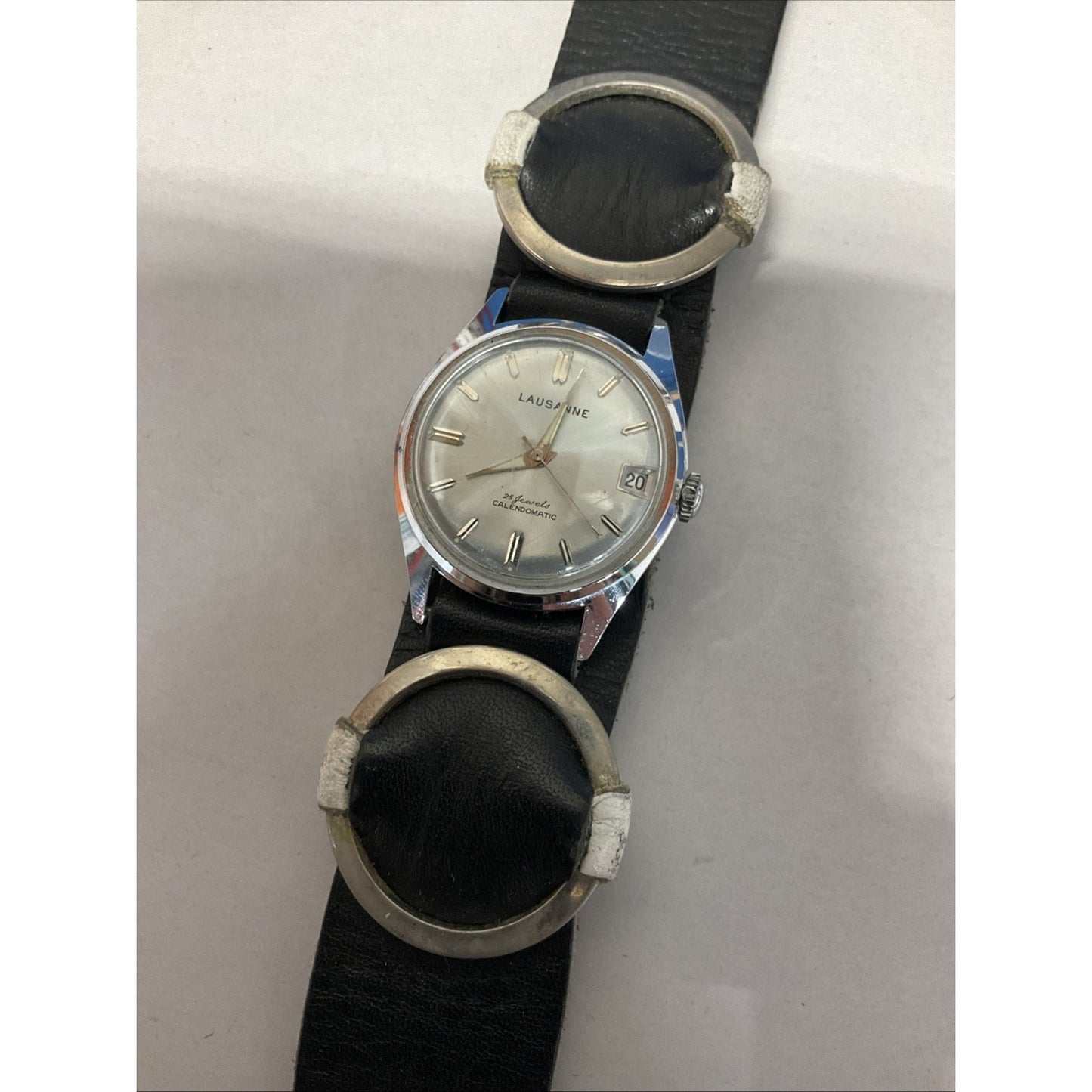 Mid-century men's Lausanne silver-tone wristwatch. Working Condition