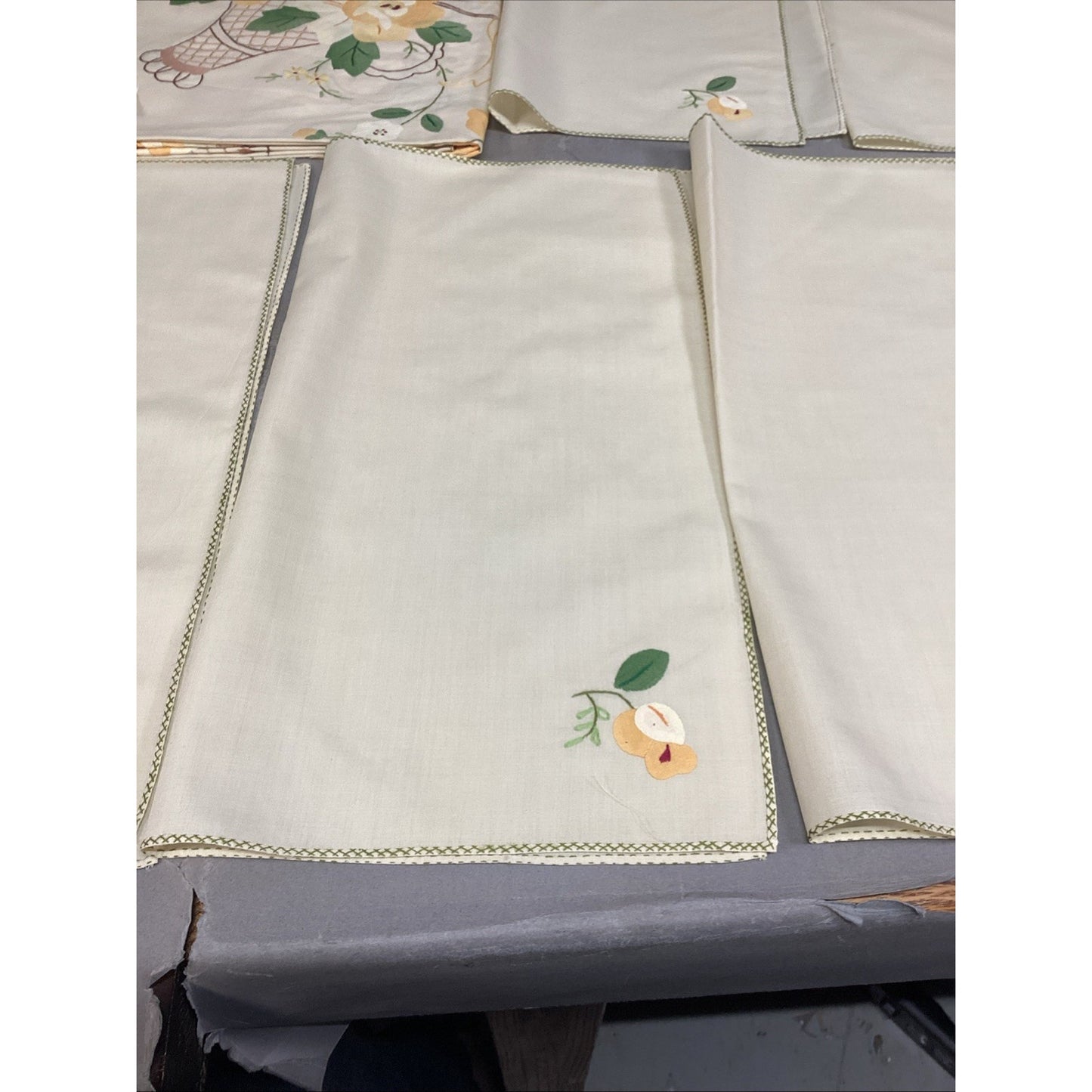 Vintage Hand Embroidery Broderie A La Main Floral Tablecloth & Napkins Set 70x18