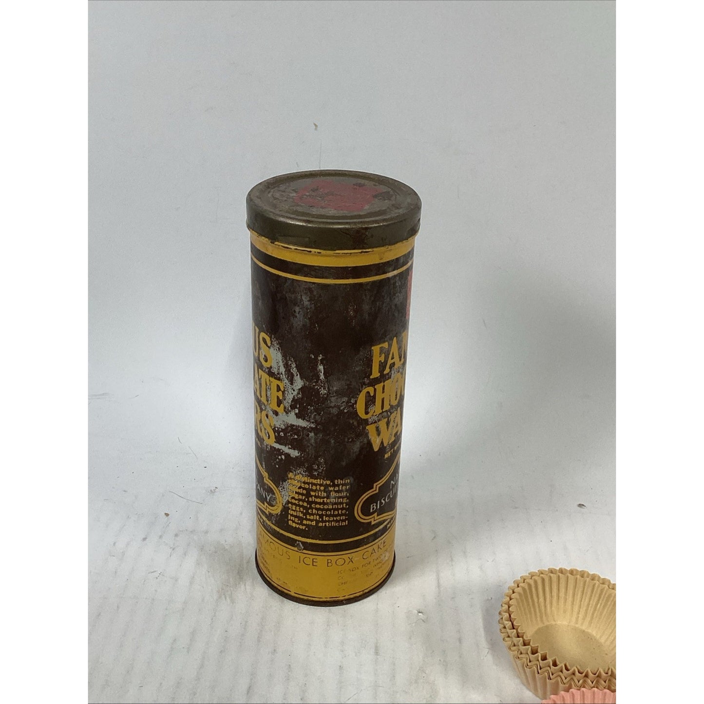 Nabisco Famous Chocolate Wafers Tin W/ Vintage Cupcake/Muffins Baking Holders