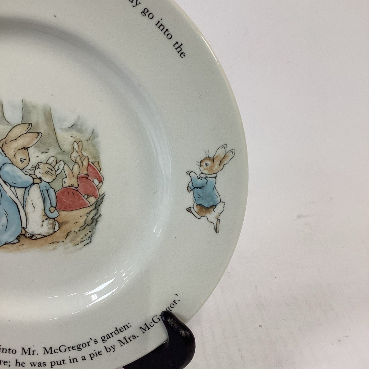 Wedgwood 1993 Peter Rabbit Plate Etruria Barlaston Beatrix Potter England 9.75"