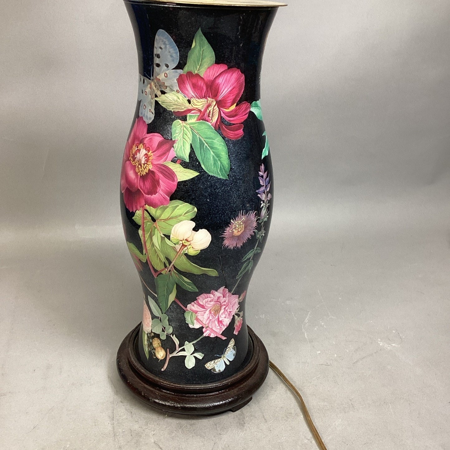 Vintage 29.5” Table Lamp With Flowers And Butterflies