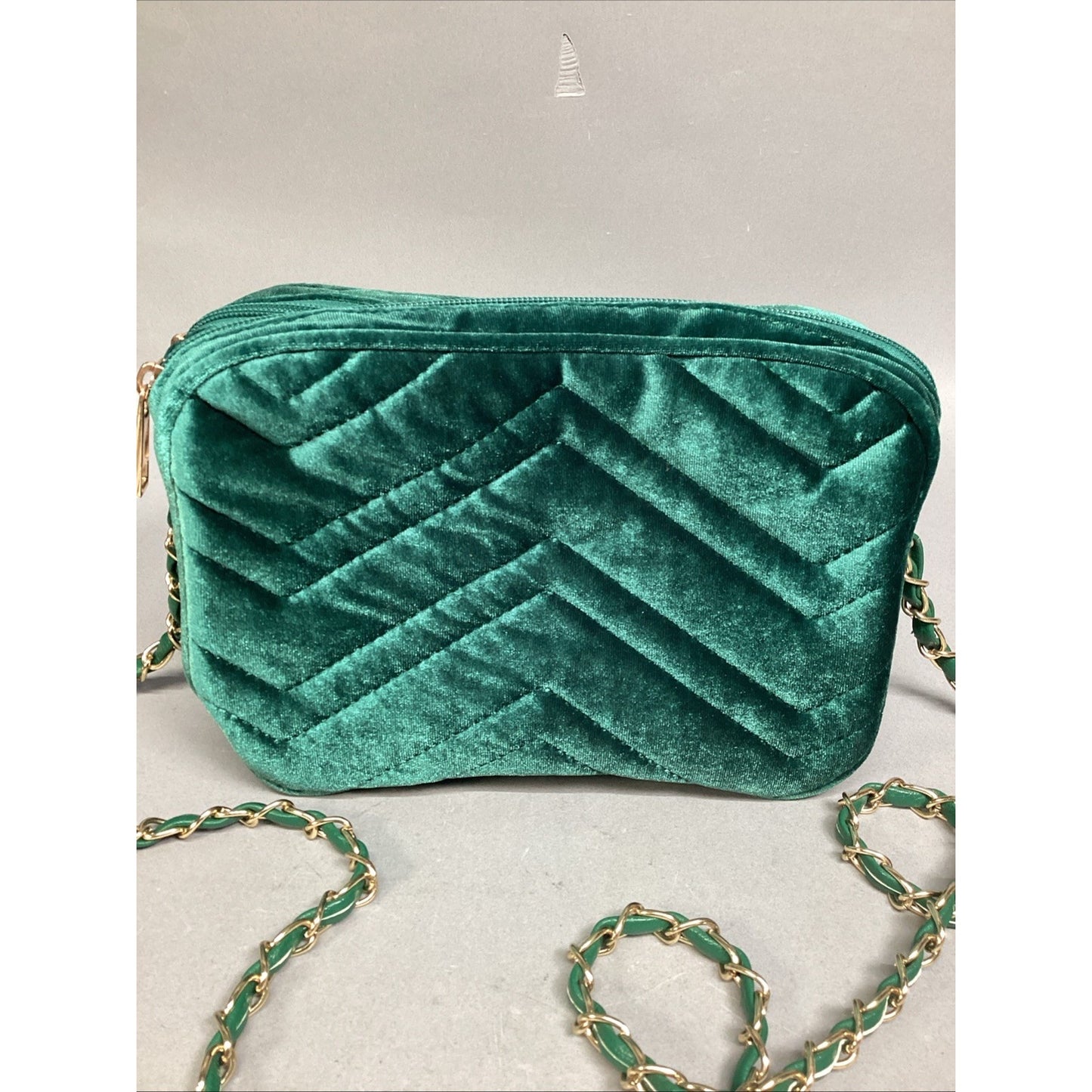 IMOSHION USA Green Velvet Crossbody Bag W/ Chain