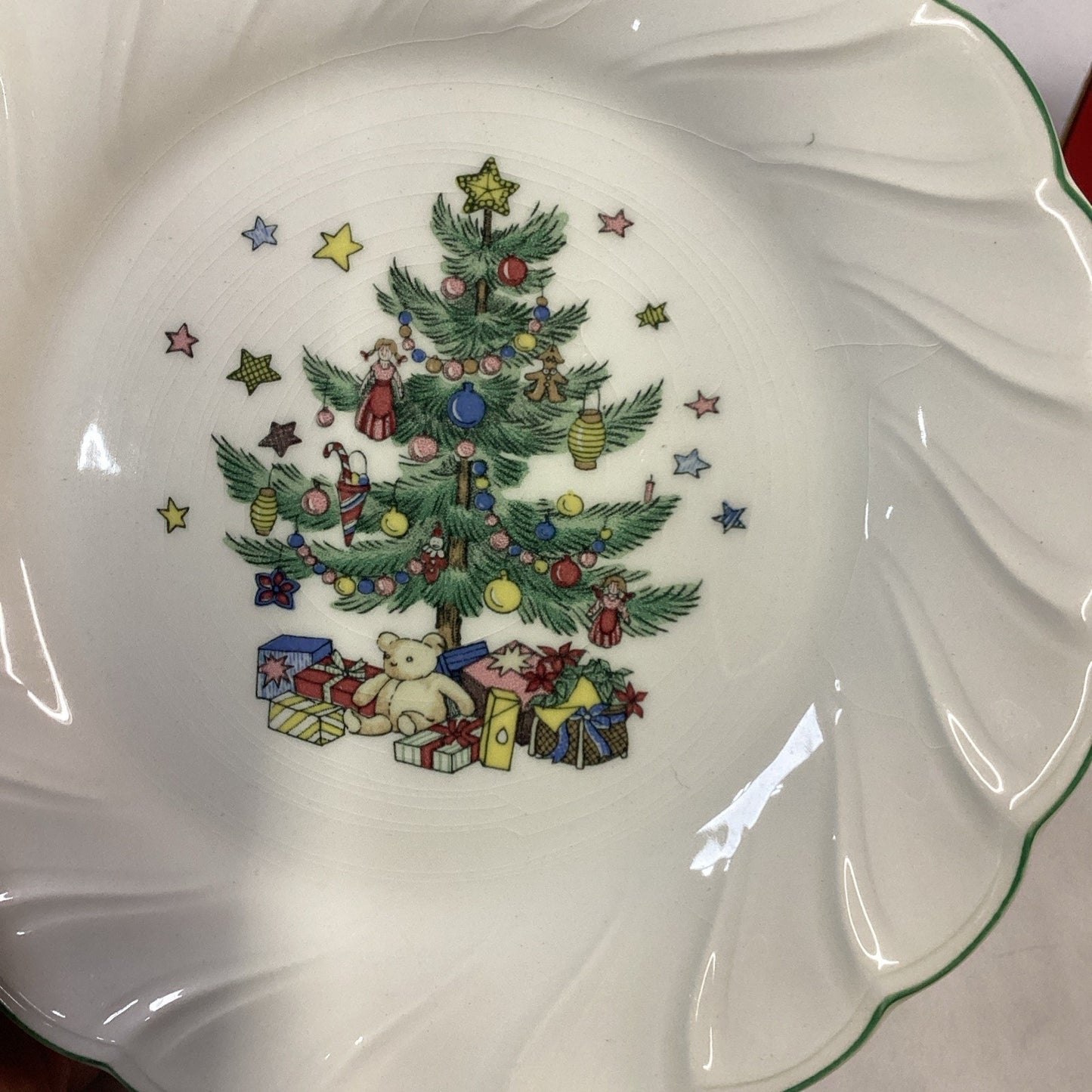 Set Of 8 Nikko Happy Holidays Salad/Dessert Plates Christmas 7 7/8" Green Trim