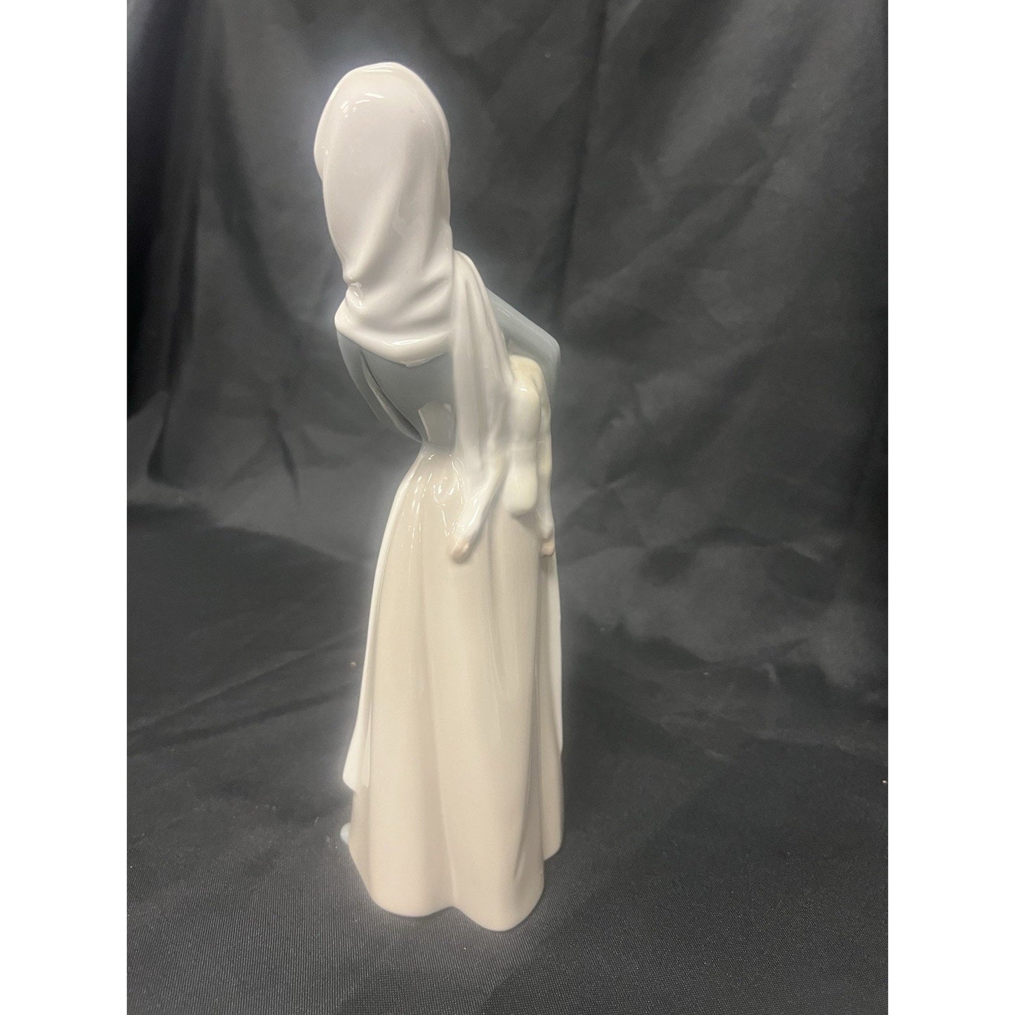 Vintage Lladro Figurine Girl with Lamb #4584 Retired 10 1/2" tall Preowned