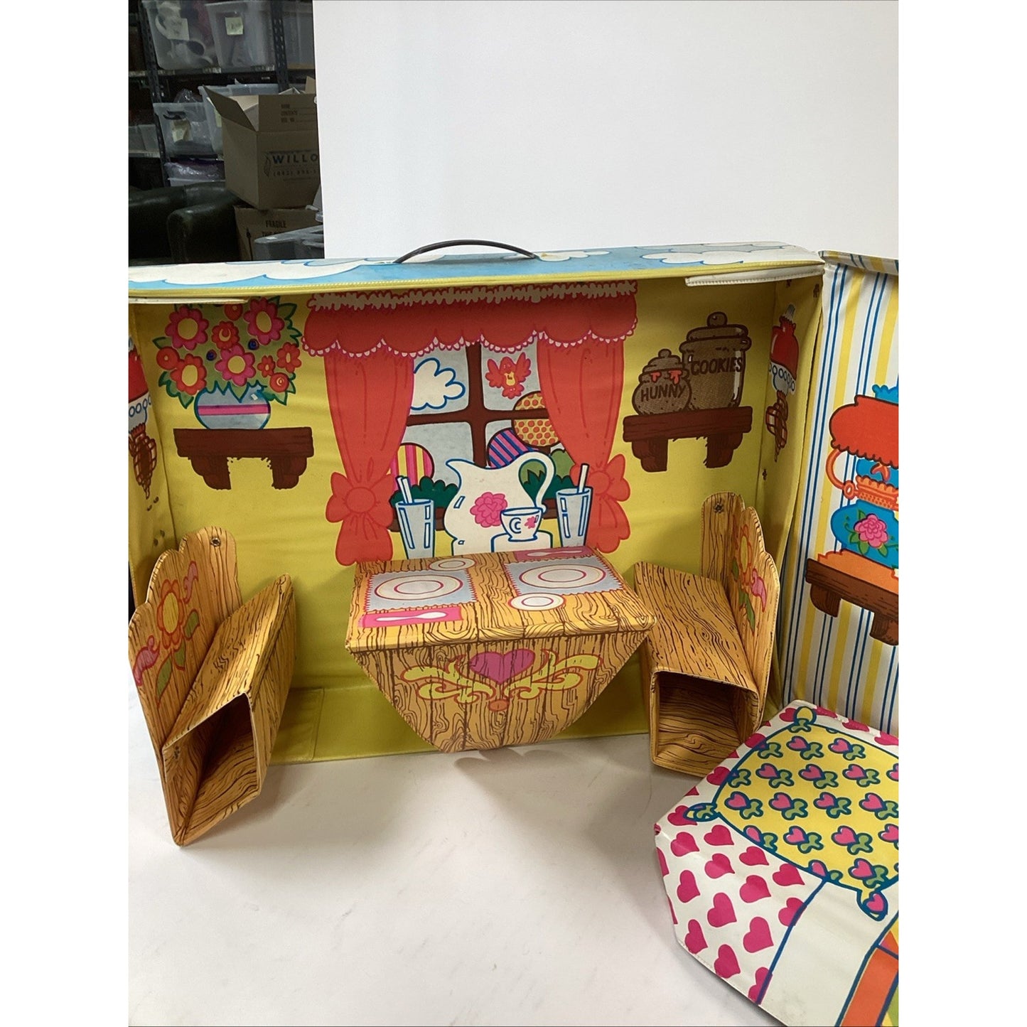 Vintage 1974 NOS Raggedy Ann’s Play Cottage Vinyl Pop Out Case Damaged Exterior