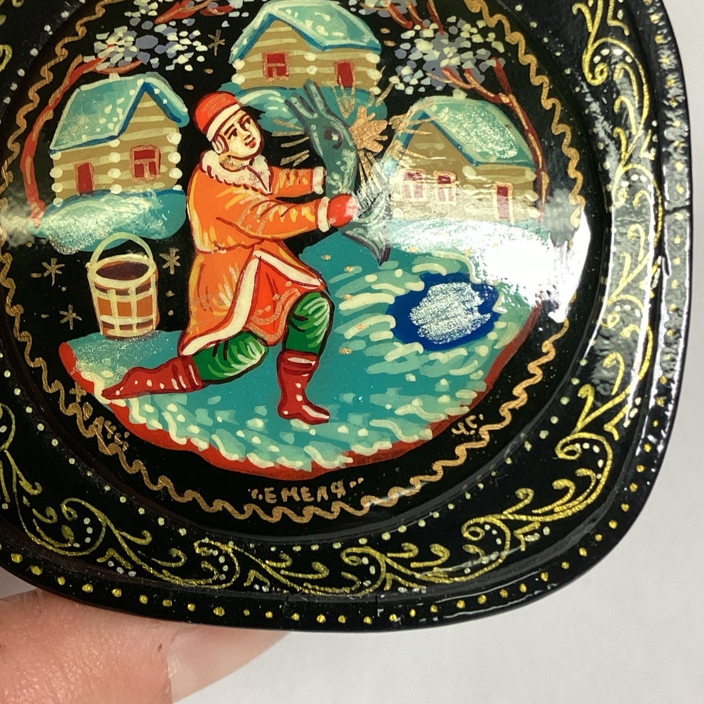 Russian Lacquer Hand-Painted Papier Mache Signed Trinket Box