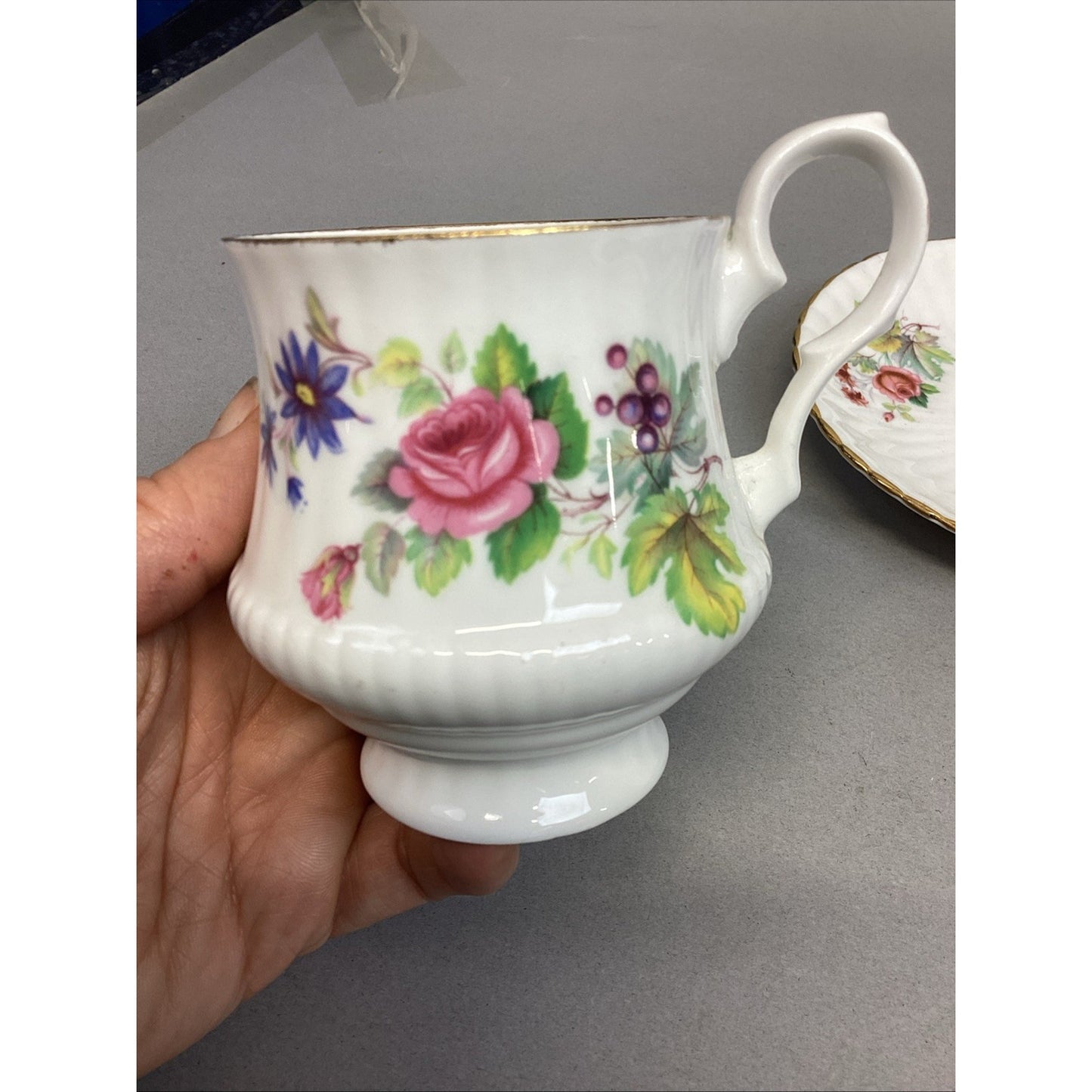 Vintage Royal Windsor Bone China Set Of 2 Floral Teacups And 4 Saucers - England