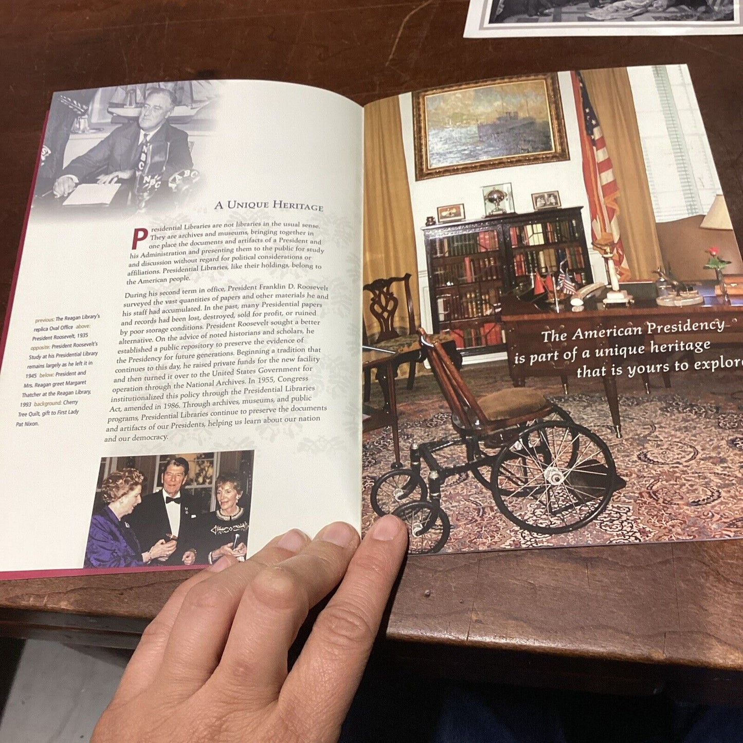 Ronald Reagan Presidential Library & Museum + US Constitution Picture Card