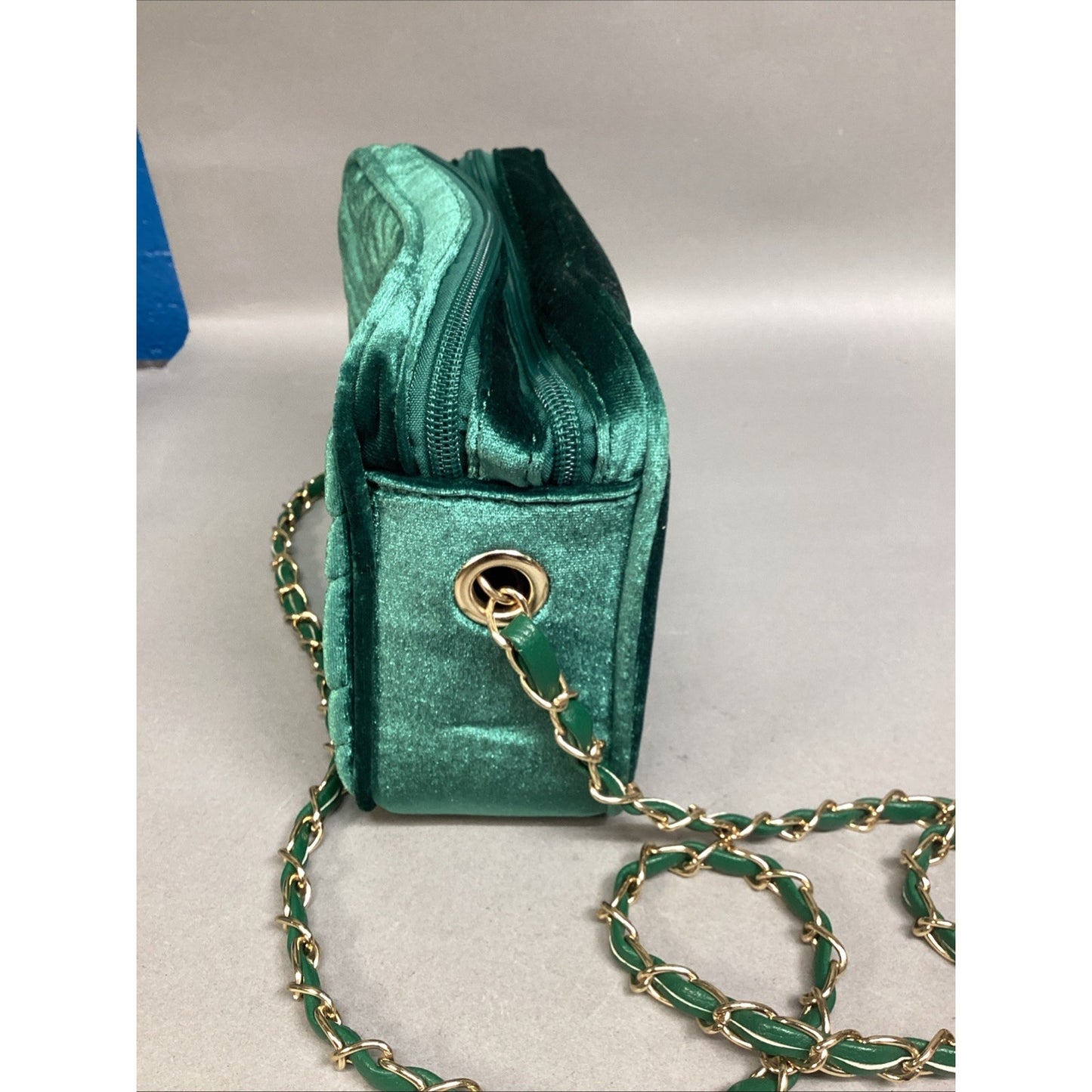 IMOSHION USA Green Velvet Crossbody Bag W/ Chain