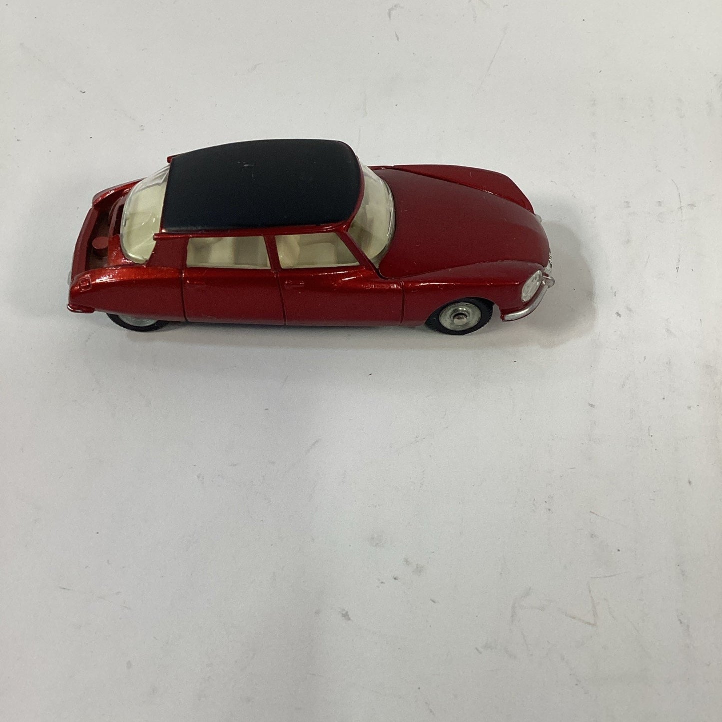 Dinky Toys CITROEN DS 23 1:43 Red/Black - Meccano - France - Made In Spain