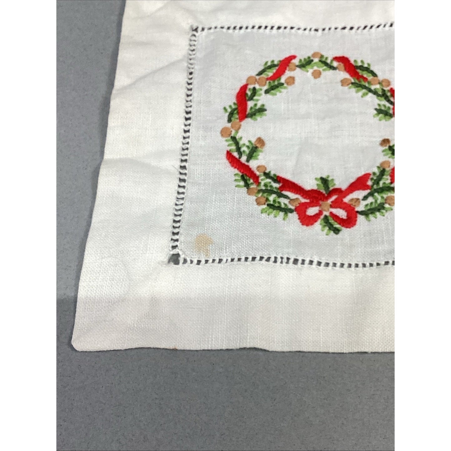 Vintage Embroidered Christmas Wreath Pocket Square Handkerchief- 5.75x5.5”