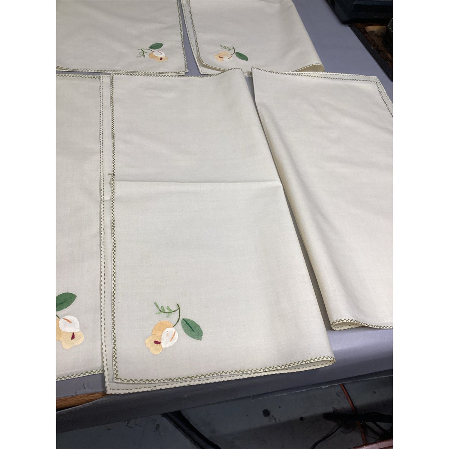 Vintage Hand Embroidery Broderie A La Main Floral Tablecloth & Napkins Set 70x18